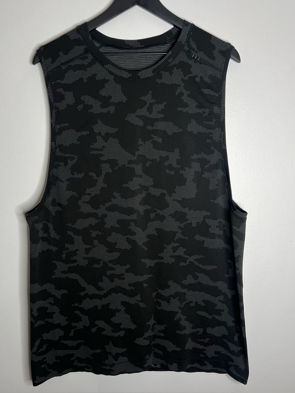 Lululemon Metal Vent Tech Sleeveless Shirt 2.0 Mens XL Camo Asphalt Grey Black